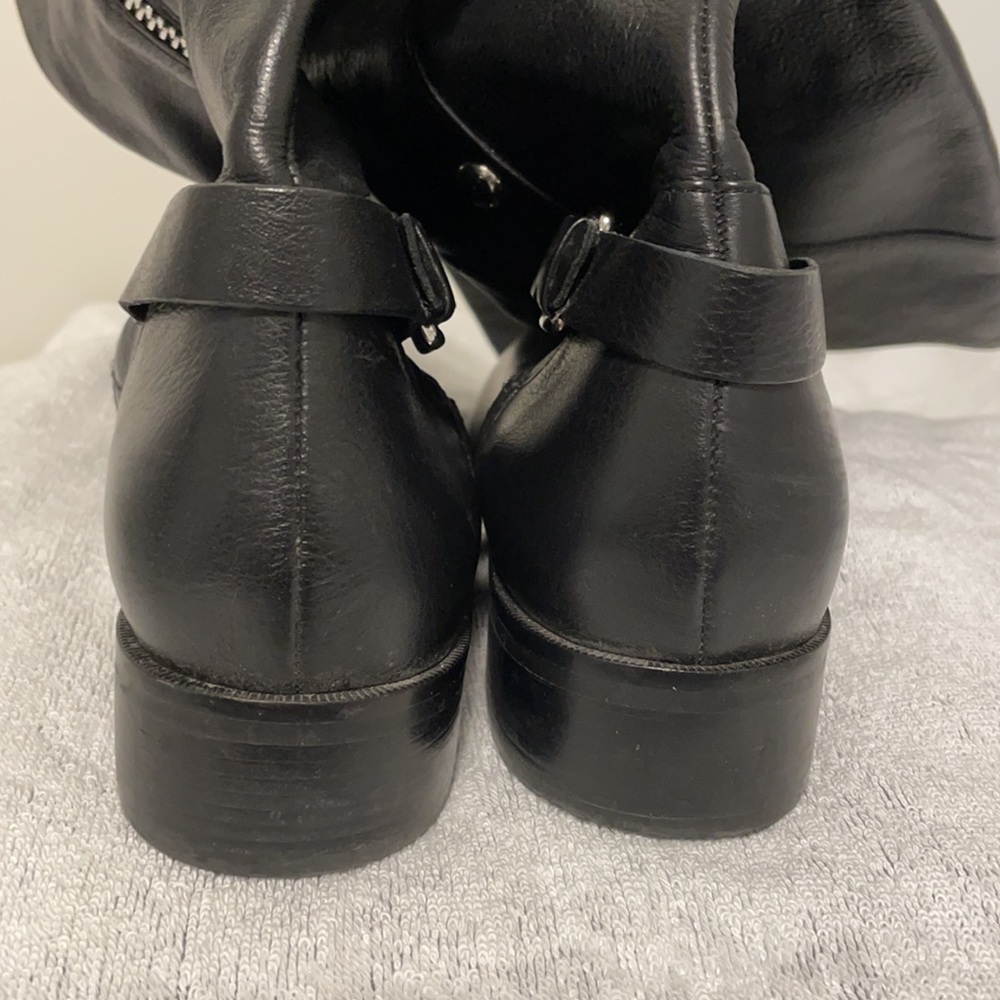 Boots - Picture 4 of 9